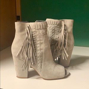 Booties ; grayish cream